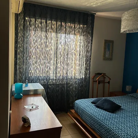 Grelly's House - In - 50 Meters From The Metro