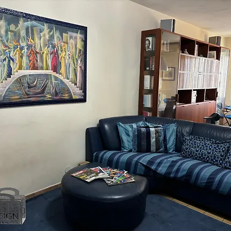 Grelly's House - In - 50 Meters From The Metro Apartamento *