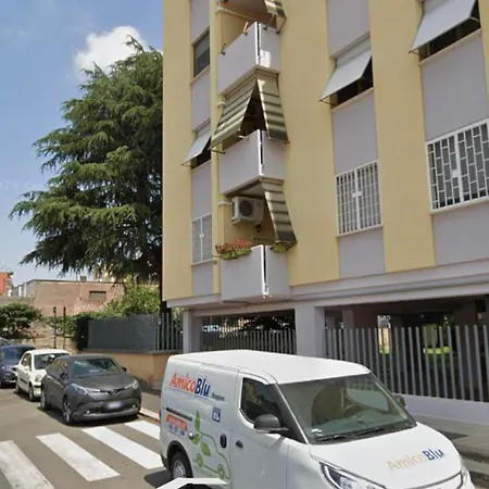 Grelly's House - In - 50 Meters From The Metro