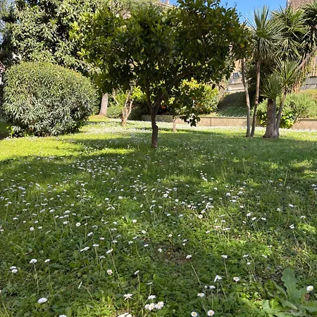 Grelly's House - In - 50 Meters From The Metro Appartamento