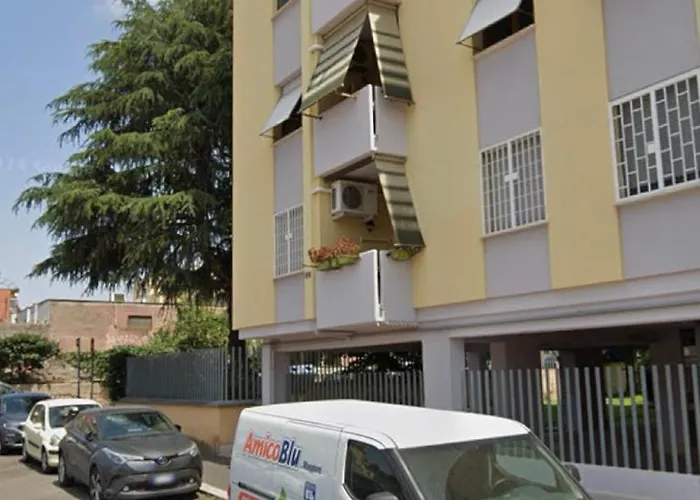 Grelly's House - In - 50 Meters From The Metro