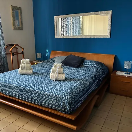 Grelly's House - In - 50 Meters From The Metro Apartment *