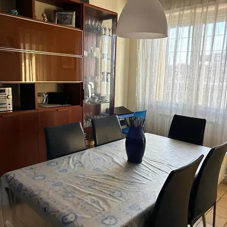 Grelly's House - In - 50 Meters From The Metro