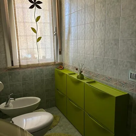 Grelly's House - In - 50 Meters From The Metro Apartment *